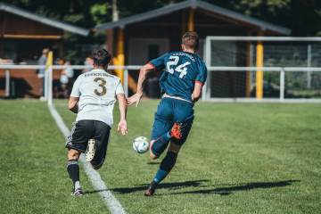 回声报：利物浦等待伊萨克伤情更新，萨拉赫或首发出战（配图示意）
